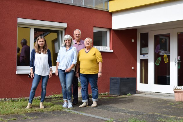 (v.l.n.r.) Landtagsabgeordnete Catharina Nies, KiTa-Leiterin Dagmar Einfeld, Trägervertreter Michel Mazylis, Fraktionsvorsitzende Grüne Ratekau Gaby Braune Michel Mazylis, Dagmar Einfeld und Catharina Nies im Gespräch.